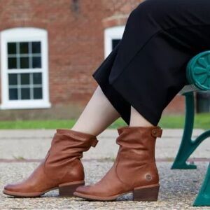 Timberland ‘Sutherland Bay’ mid back zip slouch boots in rich cognac leather